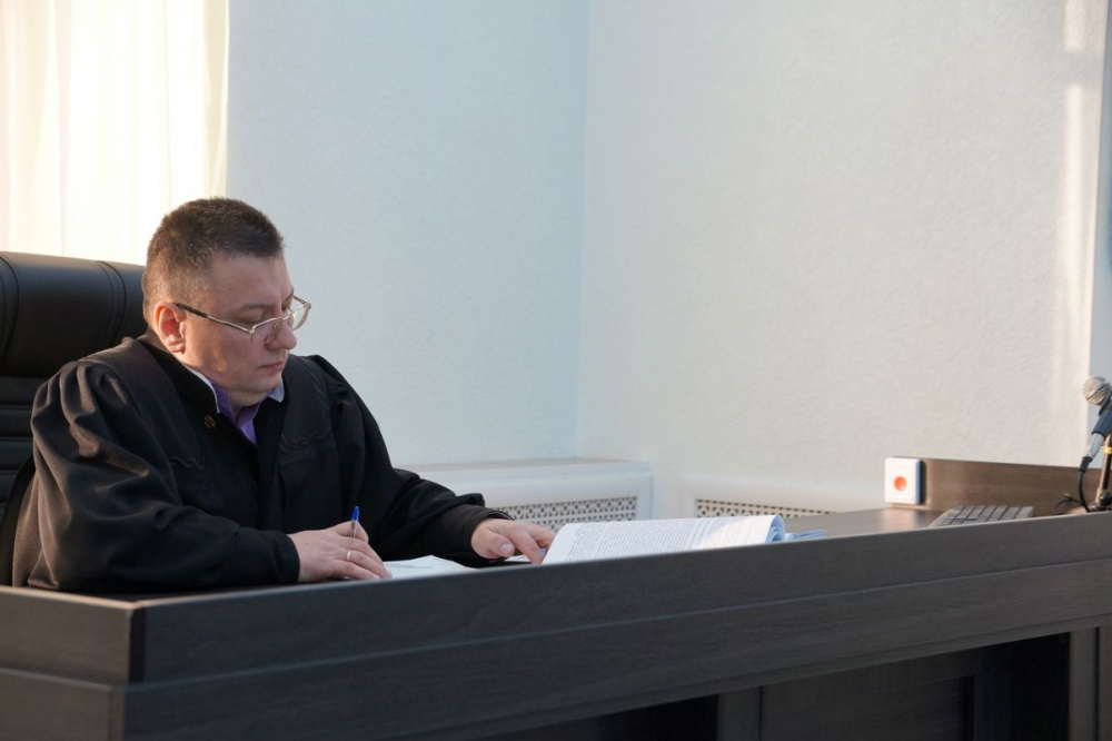 Ельчанку отправили на общественные работы за оскорбление суда