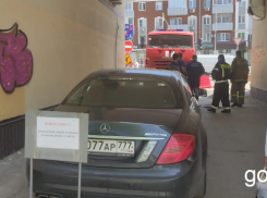 Автохам с «блатными» номерами заблокировал проезд автомобилю спасателей