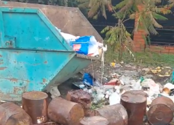 В Грязях на дворовой мусорной площадке оказались химические отходы
