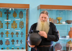 Задонский священник самостоятельно организовал музейную экспозицию
