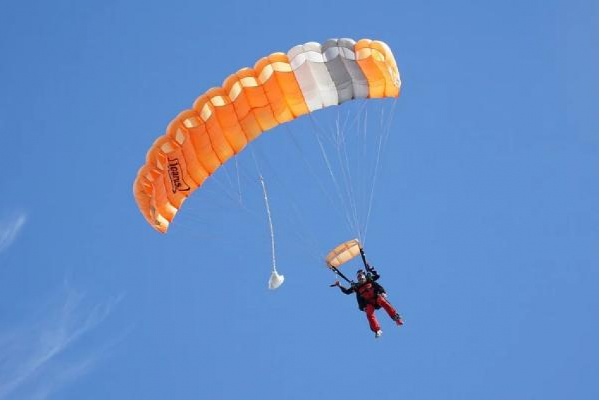 В Липецкой области прыжок с парашютом закончился смертью 