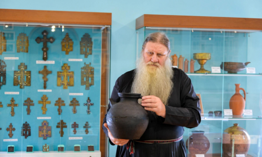Задонский священник самостоятельно организовал музейную экспозицию