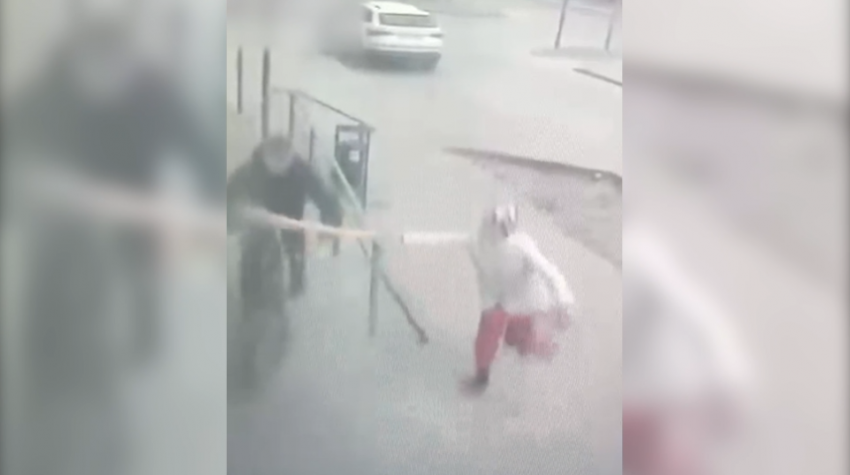В Липецке бесстрашная уборщица пыталась остановить грабителя метлой