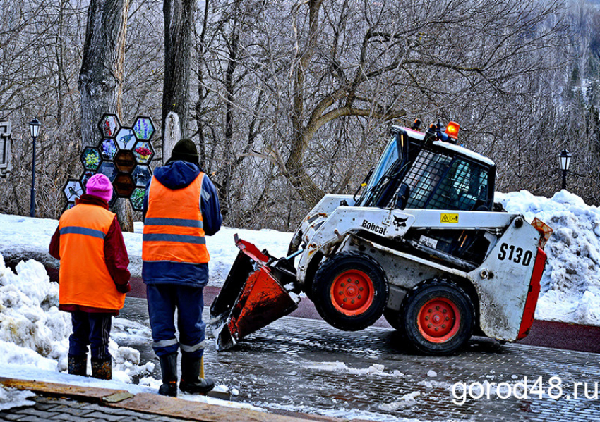 В Липецке наблюдаются трудности с расчисткой дорог от снега