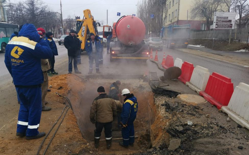 Последствия прорыва теплосети на улице Гагарина в Липецке устранены