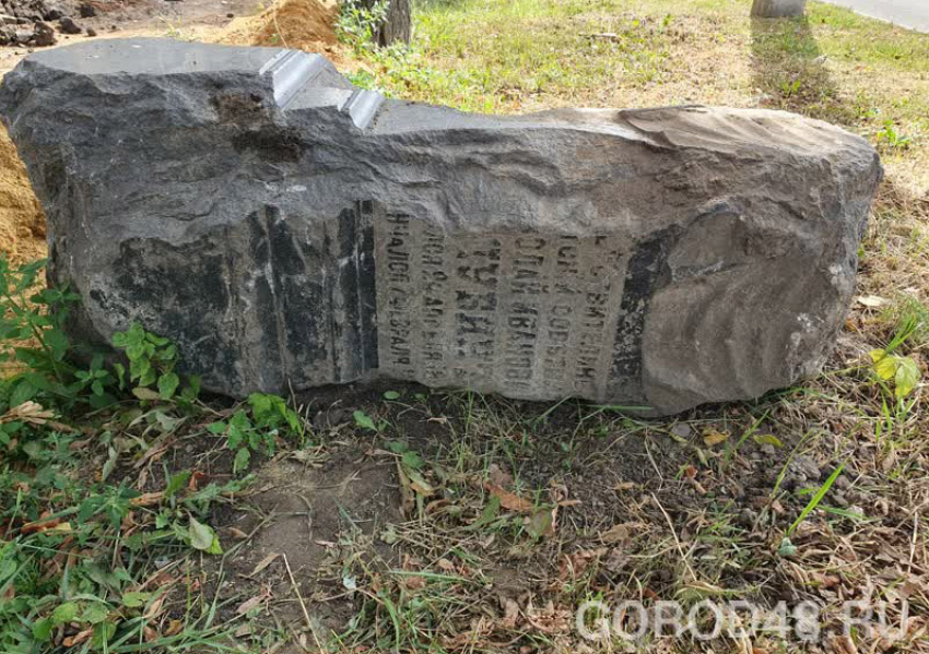 Во время раскопок на Гагарина нашли памятник с могилы статского советника