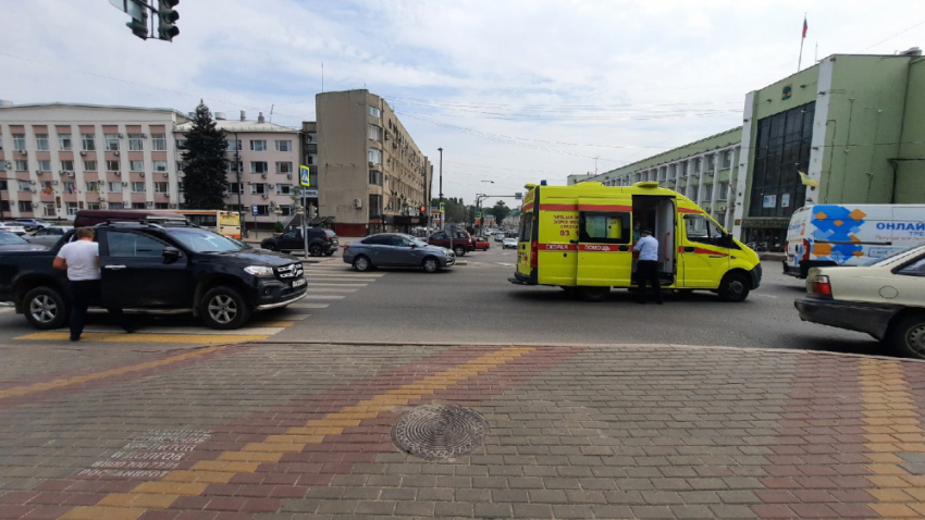 В центре Липецка женщина попала под колеса иномарки