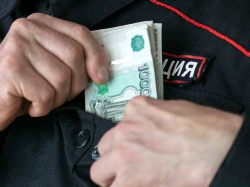 Липецкий сотрудник полиции требовал 200 тысяч рублей от подозреваемого в краже